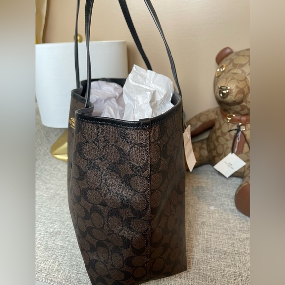$229 COACH City Tote In Signature Canvas - Picture 4 of 7